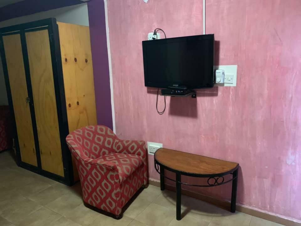 Vlv International Guest House 콜롤리 외부 사진